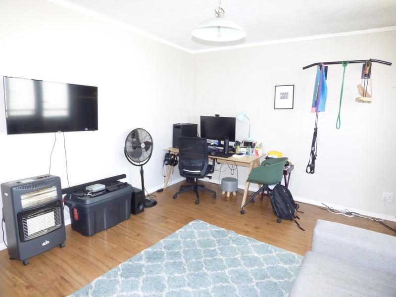 To Let 1 Bedroom Property for Rent in Sea Point Western Cape
